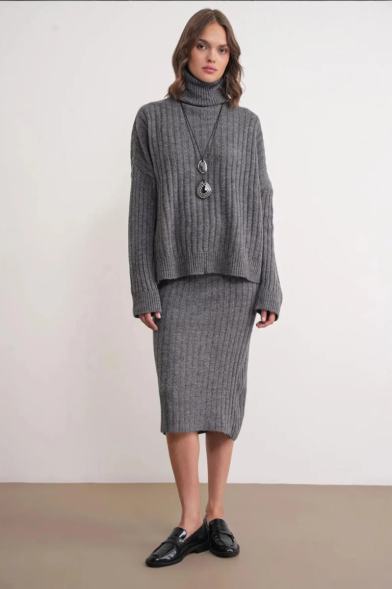 Mixray Mixray Oversize Ribbed Turtleneck Sweater