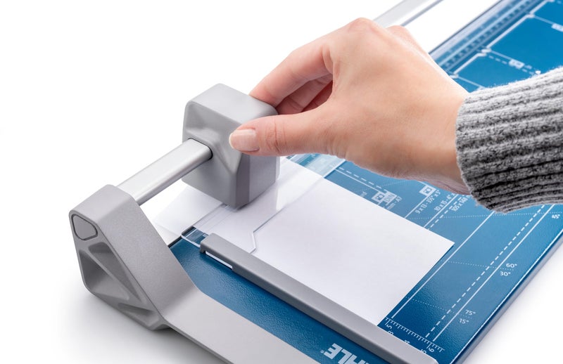 Dahle 507 Personal Rotary Trimmer, 12" Cut Length, 7 Sheet Capacity, Self-Sharpening, Automatic Clamp, German Engineered Paper Cutter - Image 2