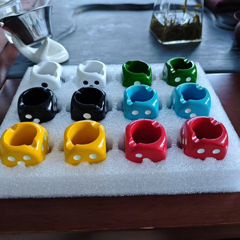 Black Dice Portable Resin Ashtray with Lid Mini Travel Size for Home Bar Party Gift - Image 3