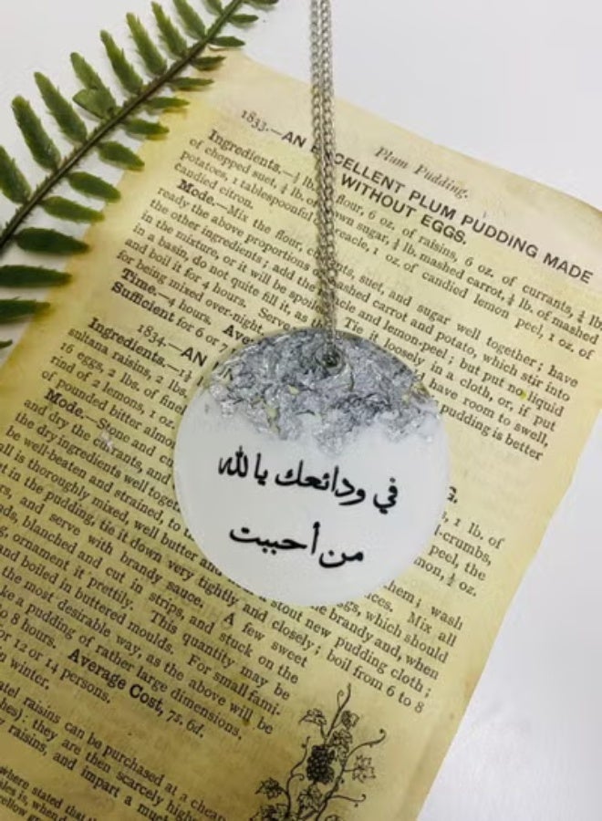 An elegant one-sided car pendant embroidered with silver leaf from luxurious resin - Image 1