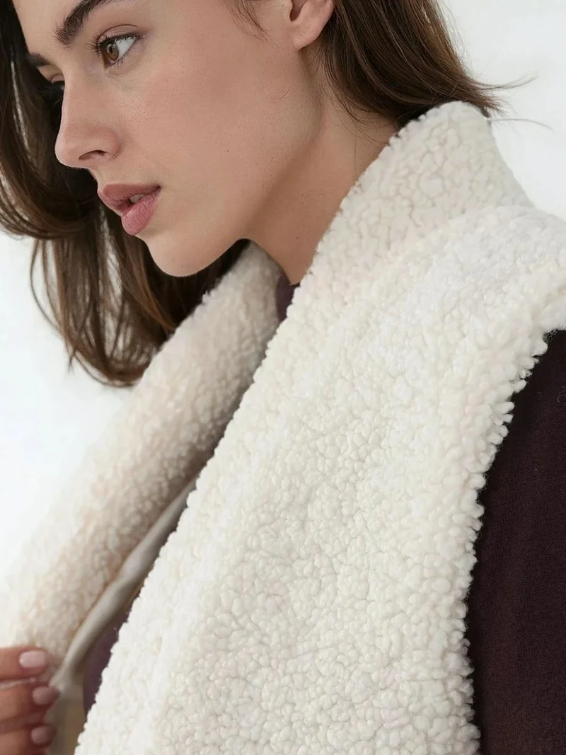 زوبعة سترة بدون أكمام قطيفة