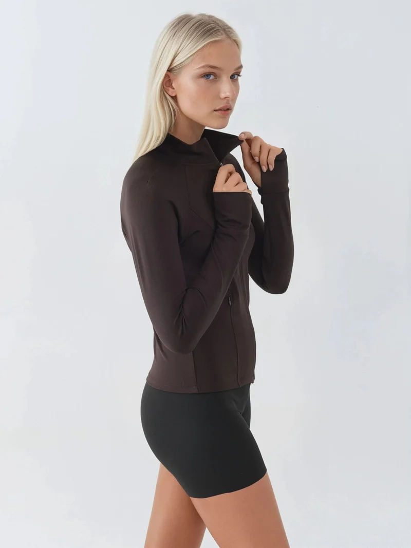 زوبعة Fitted Knitted Turtleneck Active Top