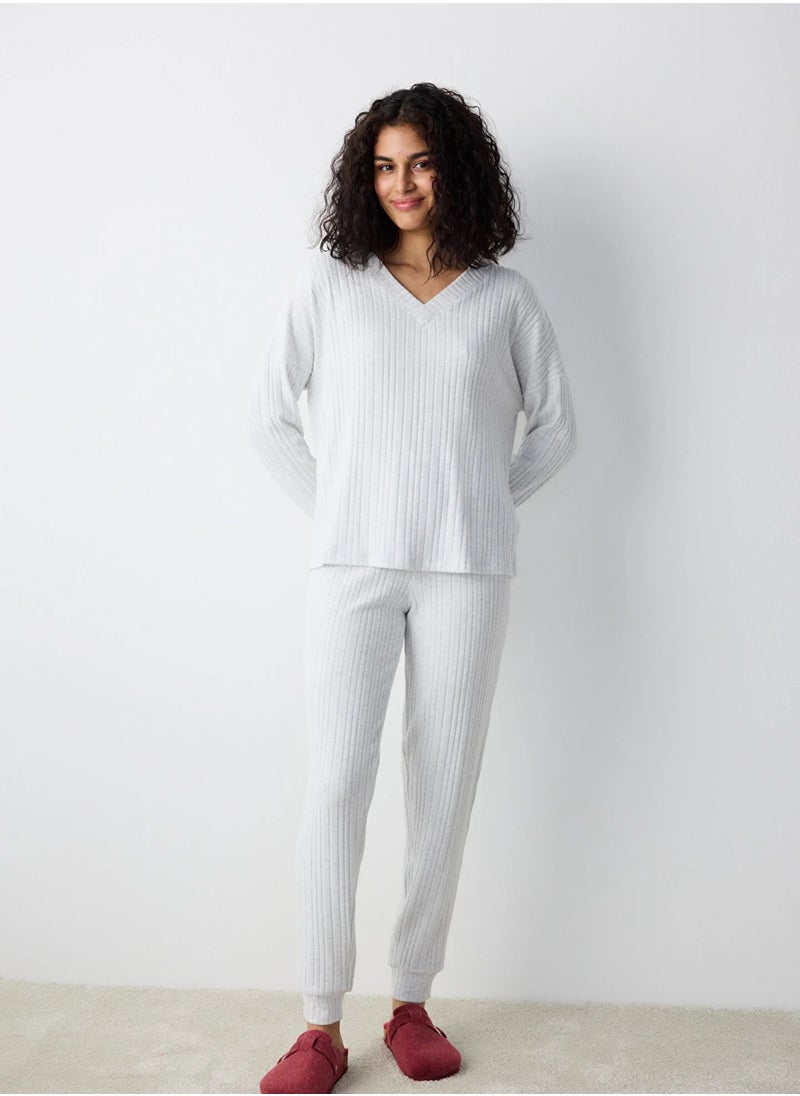 Soft Light Grey Pajama Set - pzsku/Z83DA925E46D0C3EB1080Z/45/_/1733842443/6faedb6d-9063-469b-a9a1-17762ed68d17