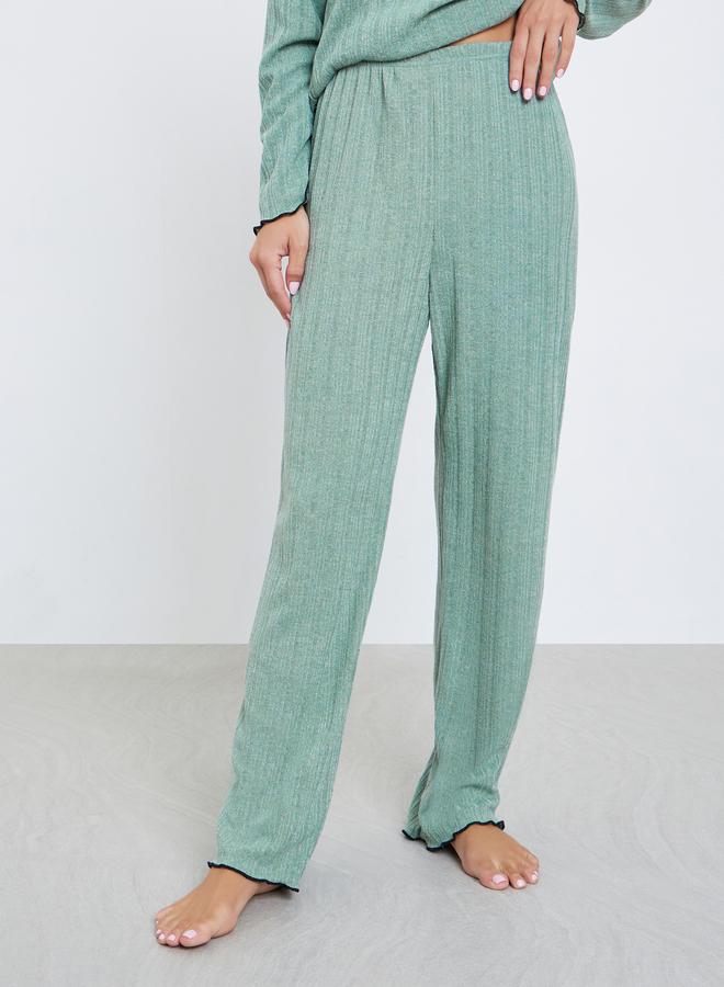 ستايلي طقم بيجاما من بنطال وتيشيرت بتفاصيل مضلعة وأربطة - Image 4