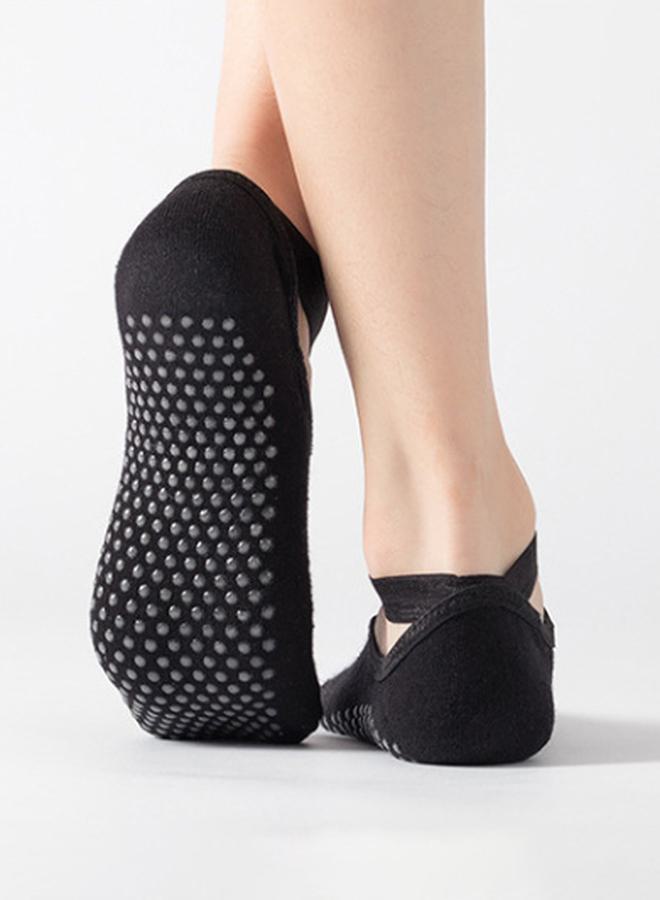 Styli Cross Over Straps Silicon Pad Base No Show Yoga Socks  - Image 4