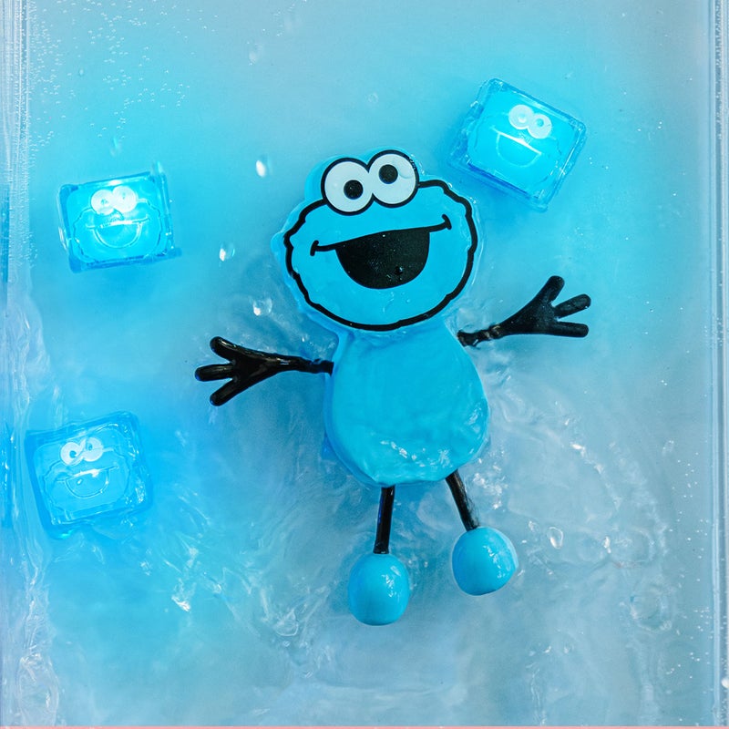 Glo Pals x Sesame Street Cookie Monster Water-Activated Bath Toy with 6 Reusable Light-Up Cubes for Sensory Play - Image 4