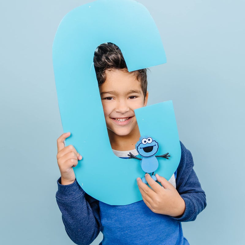 Glo Pals x Sesame Street Cookie Monster Water-Activated Bath Toy with 6 Reusable Light-Up Cubes for Sensory Play - Image 5