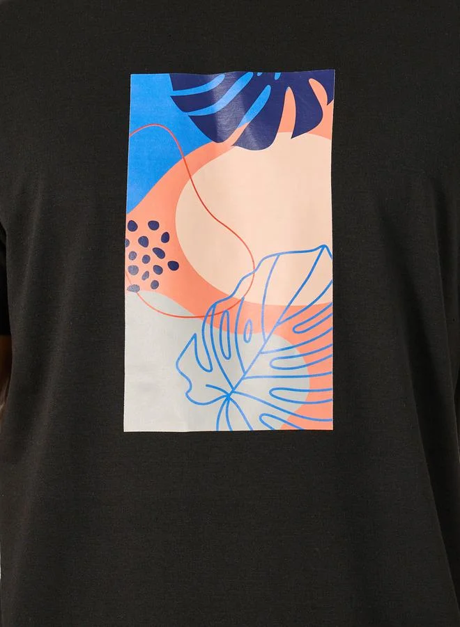 Styli Graphic Printed Round Neck T-Shirt and Shorts Set