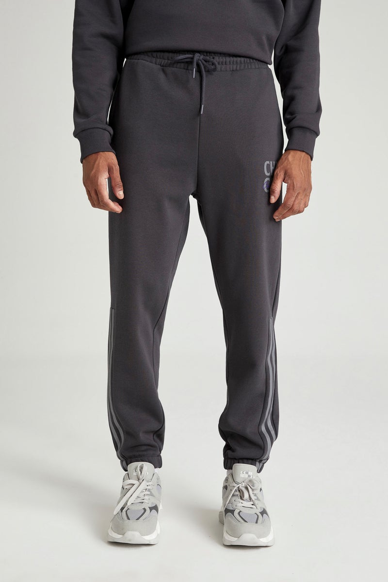 DeFacto Man DeFactoFit NBA Chicago Bulls Standard Fit Straight Leg Sweatpants  - Image 3