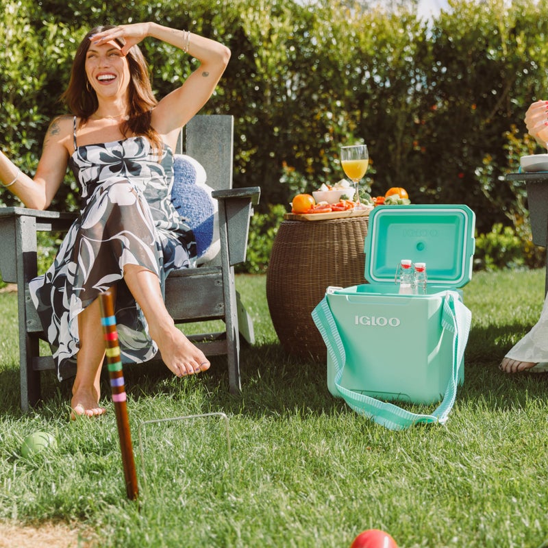 Igloo Seafoam 11 Qt Tag-Along Too Strapped Picnic Style Cooler - Image 4