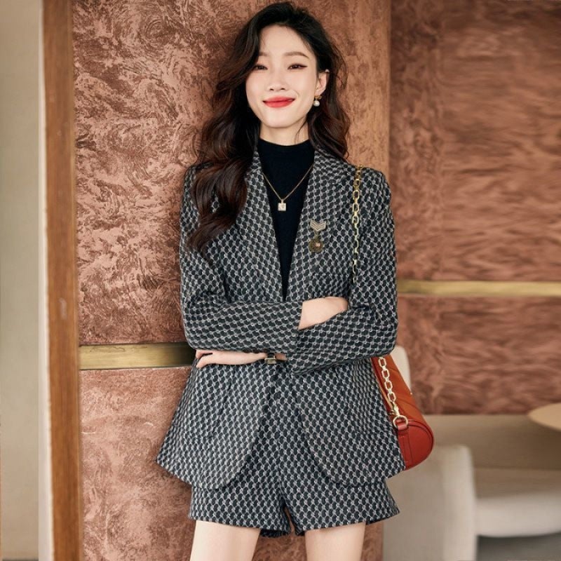 Small Suit suit Womens 2024 New Spring and Summer Light Luxury Casual Fashion Elegant Chanel Style Suit Shorts suit Black - Image 1
