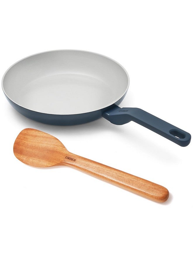 Ember Cookware مقلاة إمبر كوكوير أركيلا سيراميك غير لاصقة 24 سم | مقبض متطابق | 1x ملعقة مسطحة | آمنة للاستخدام على الحث | مقلاة غير سامة | خالية من PFAS و PTFE | سلسلة فلورنسا | زرقاء - Image 1