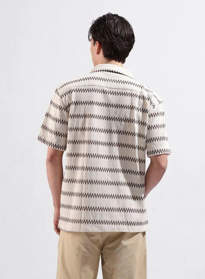ذا انديان كراج كو Men Relaxed Fit Textured Cuban Collar Half Sleeves Shirt