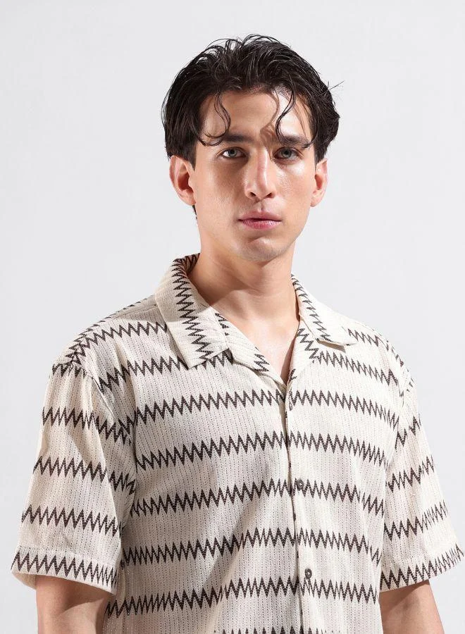 ذا انديان كراج كو Men Relaxed Fit Textured Cuban Collar Half Sleeves Shirt