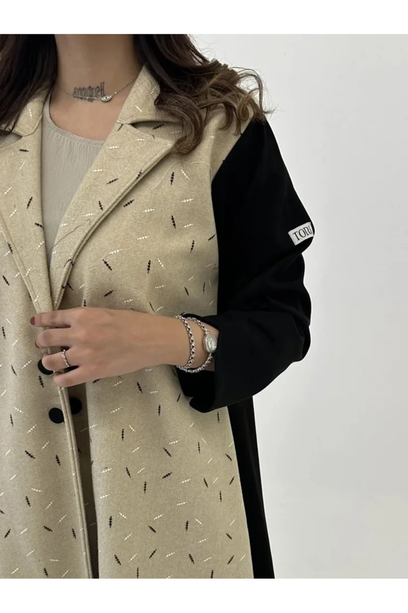 Tori-abaya Black chamois abaya with beige broadcloth