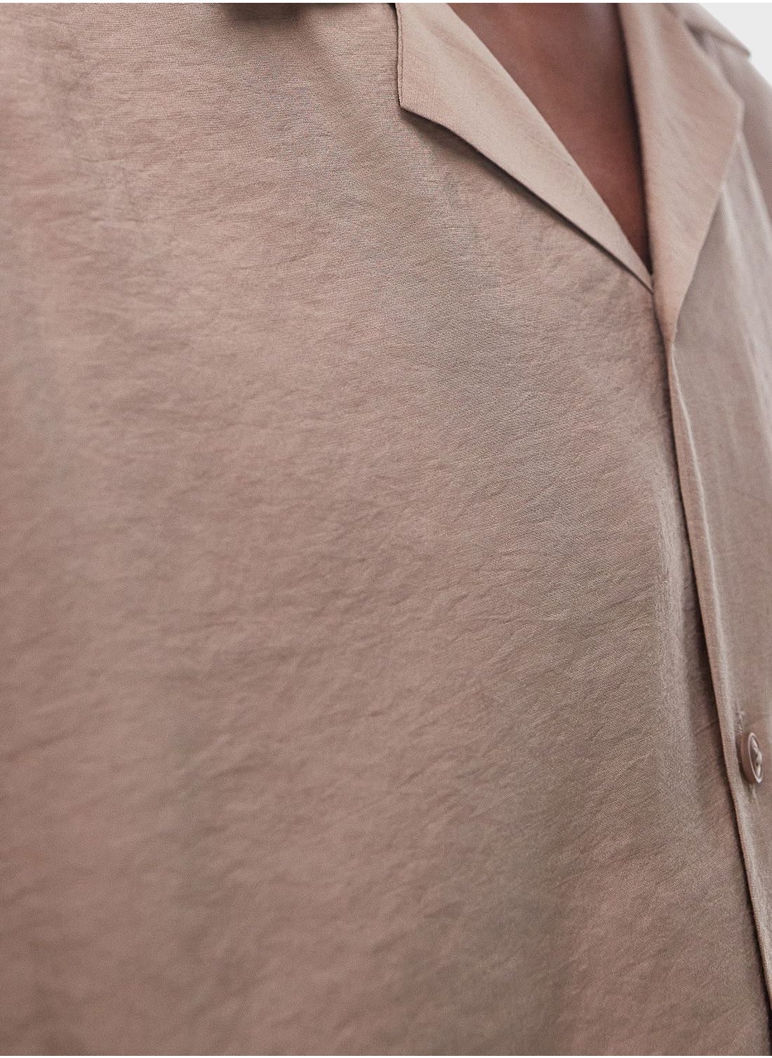 Essential Relaxed Fit Satin Shirt - https://f.nooncdn.com/p/pzsku/Z83EB46B69E641D0DAC93Z/45/_/1720470030/834101d6-202f-491d-a605-f3ed5674ade0.jpg?format=jpg&width=original