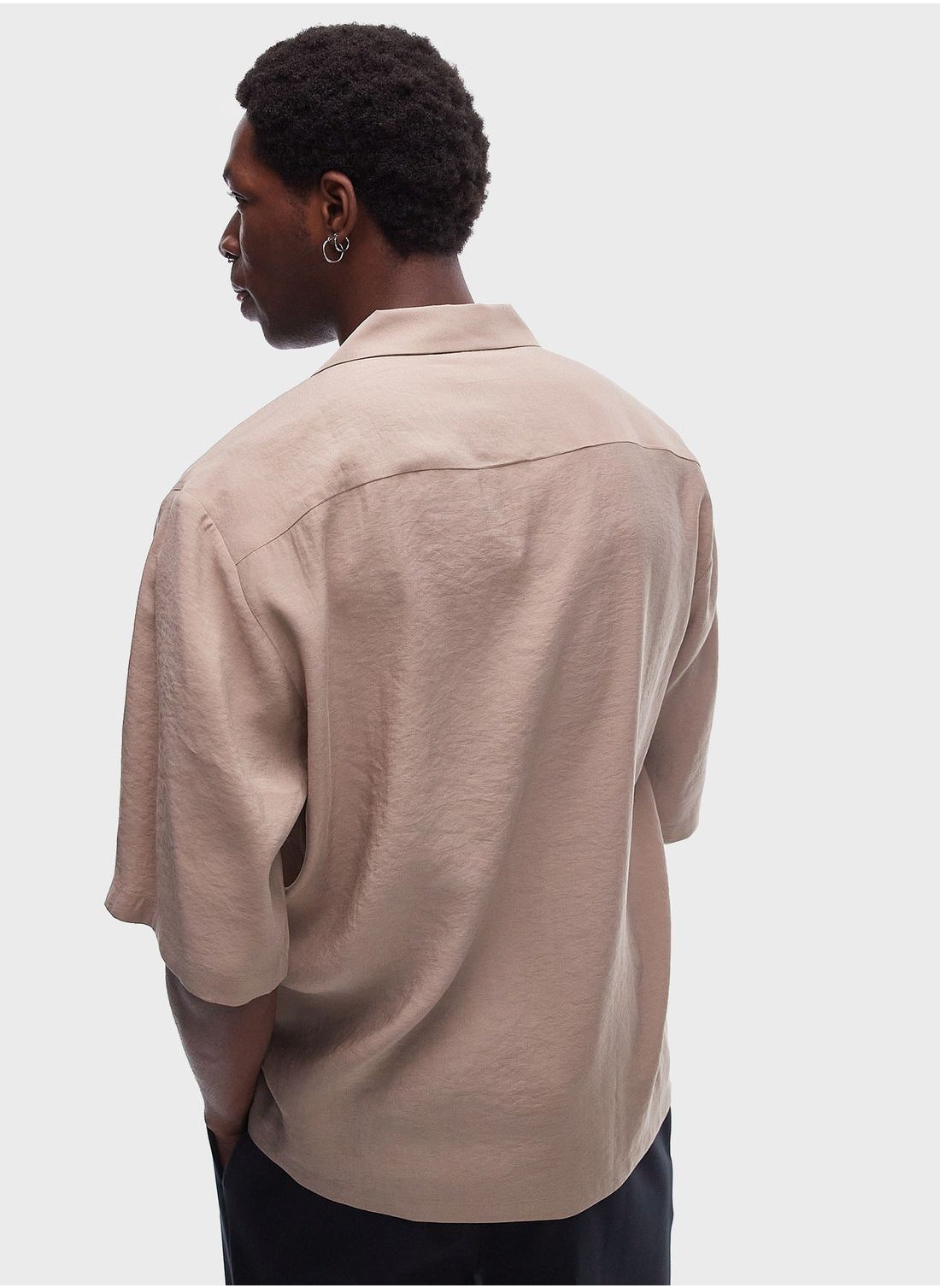 Essential Relaxed Fit Satin Shirt - https://f.nooncdn.com/p/pzsku/Z83EB46B69E641D0DAC93Z/45/_/1720470031/29da5622-533c-4390-b1b3-3c27aa2fe9ac.jpg?format=jpg&width=original