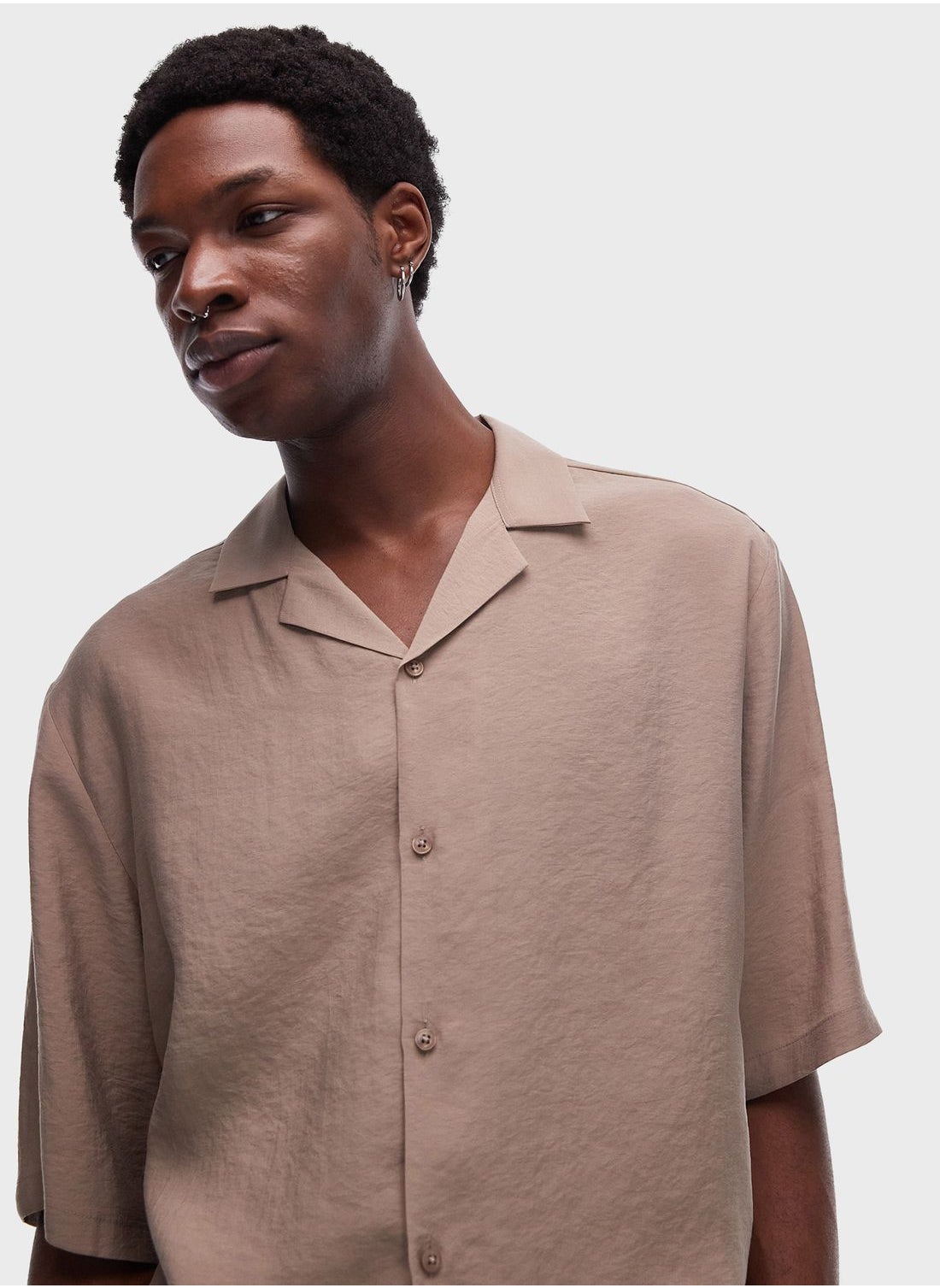 Essential Relaxed Fit Satin Shirt - https://f.nooncdn.com/p/pzsku/Z83EB46B69E641D0DAC93Z/45/_/1720470033/7f892e33-e0cb-4518-bd84-b296abe1934b.jpg?format=jpg&width=original