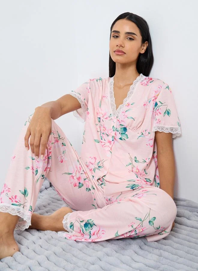 ستايلي طقم من بنطال بيجاما وبلوزة بحافة متعرجة