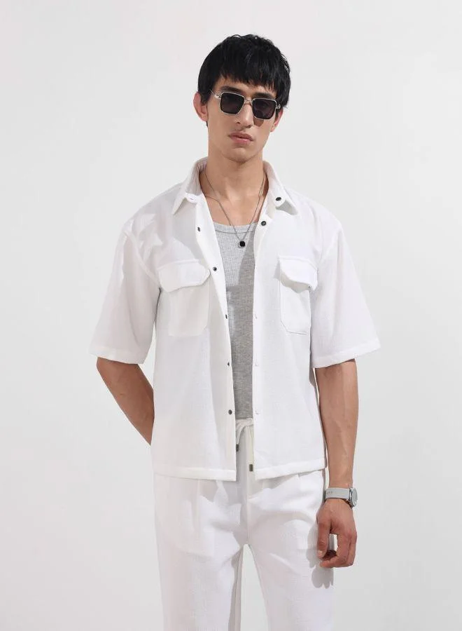 شركة المرآب الهندية Men Boxy Fit Textured Cutaway Collar Half Sleeves Shirt