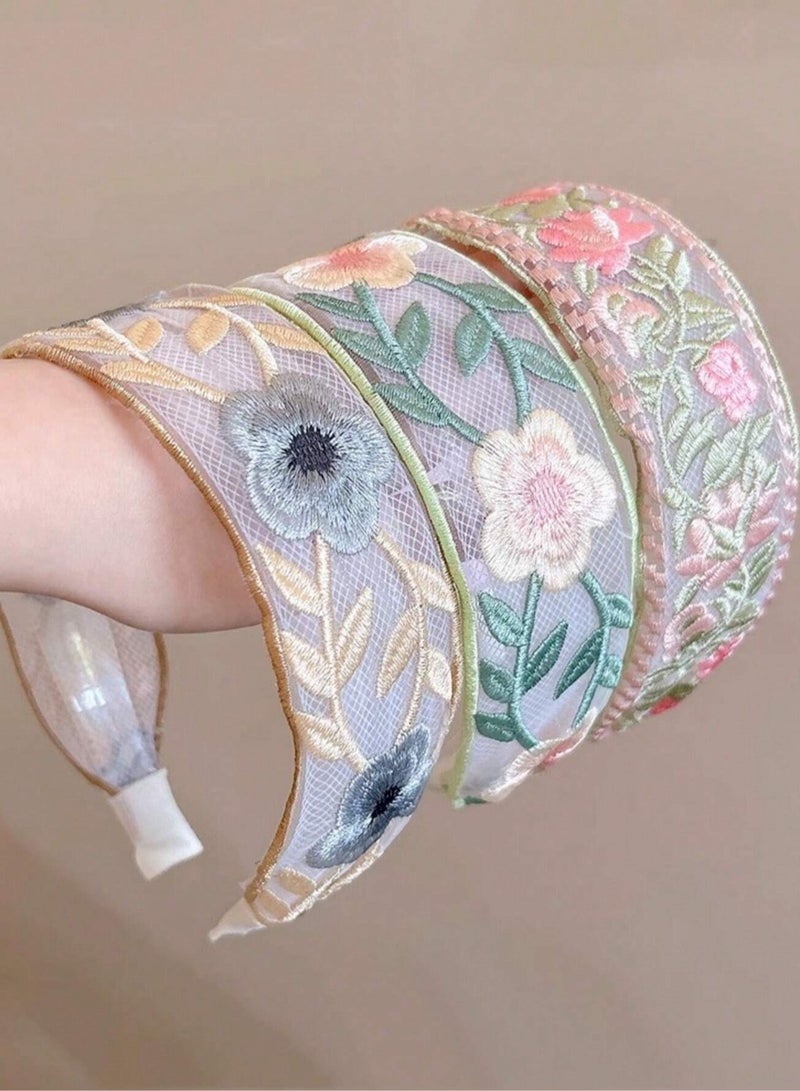 طوق شعر مجموعه من 3 قطع من اطواق الشعر المطرزه بالزهور تضيف لمسة ناعمة وعصرية لإطلالة البنات أو السيدات. - Image 3