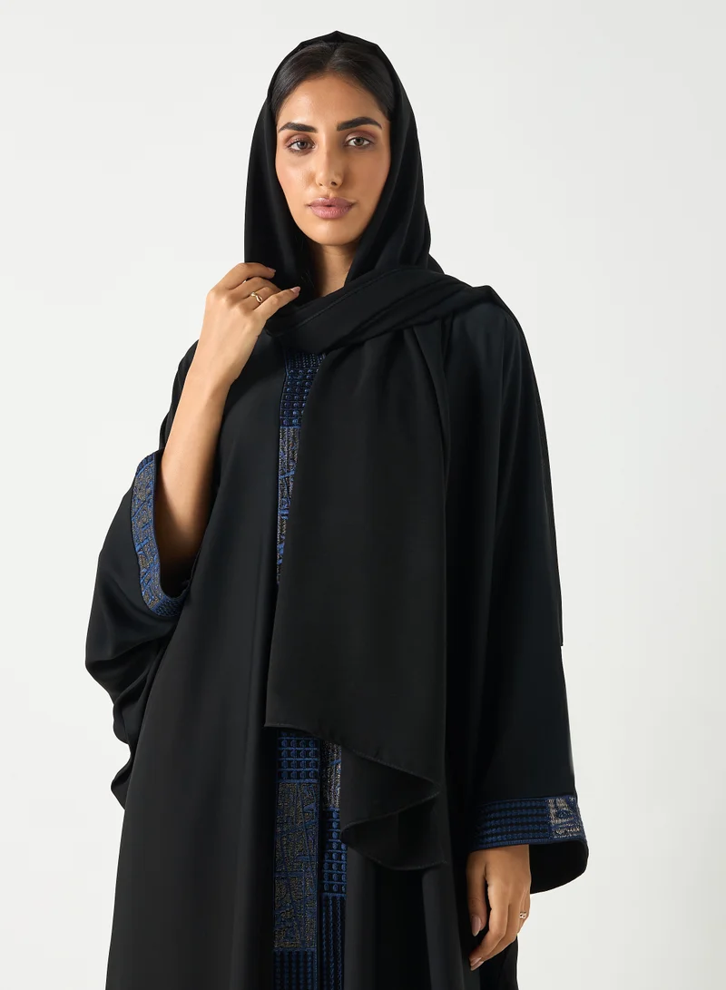 هدية المدينة  عباية كلاسيكية مطرزة