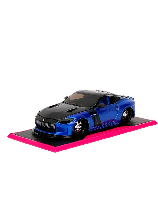JADA Pink Slips 1:24 - 2023 Nissan Z, Die-Cast Car with Base, Toys for Kids and Adults - Image 3