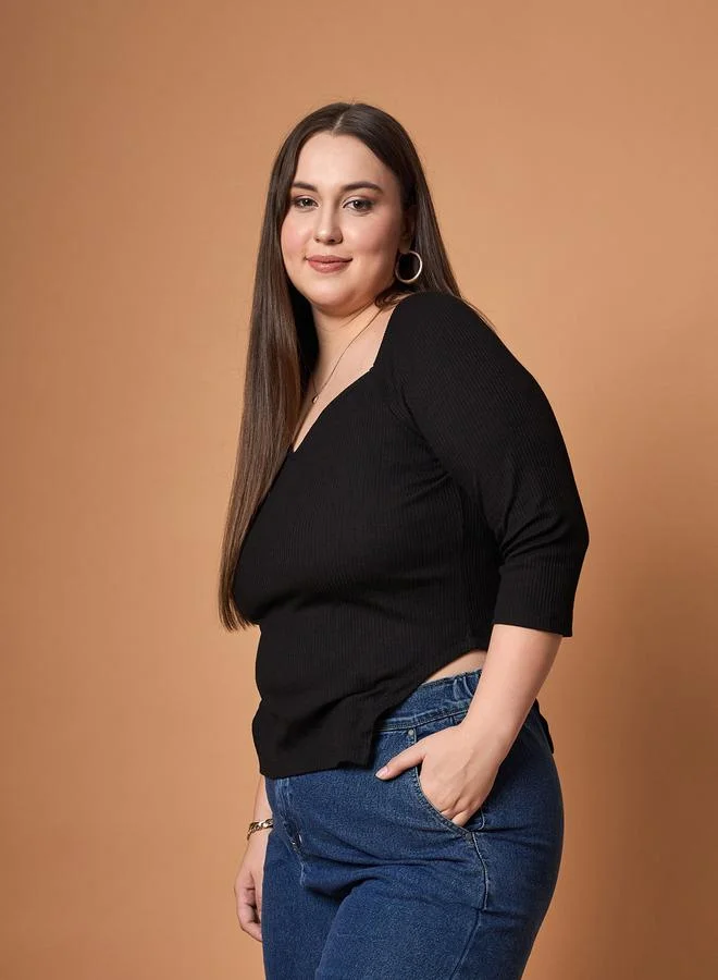 SASSAFRAS Plus Size Textured Rib Knit Sweetheart Neck Top by Styli