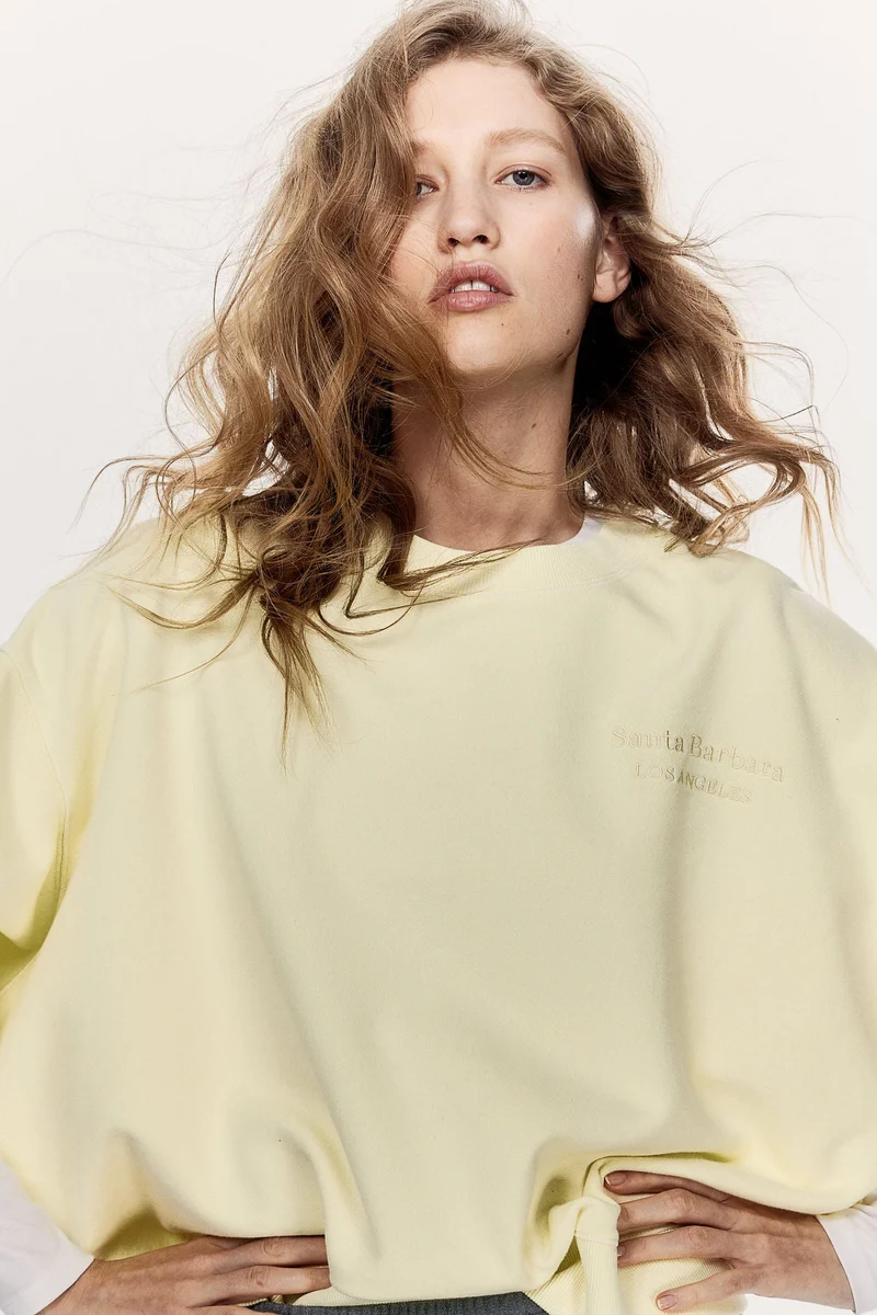 اتش اند ام سويت شيرت مزين بطبعة عبارة