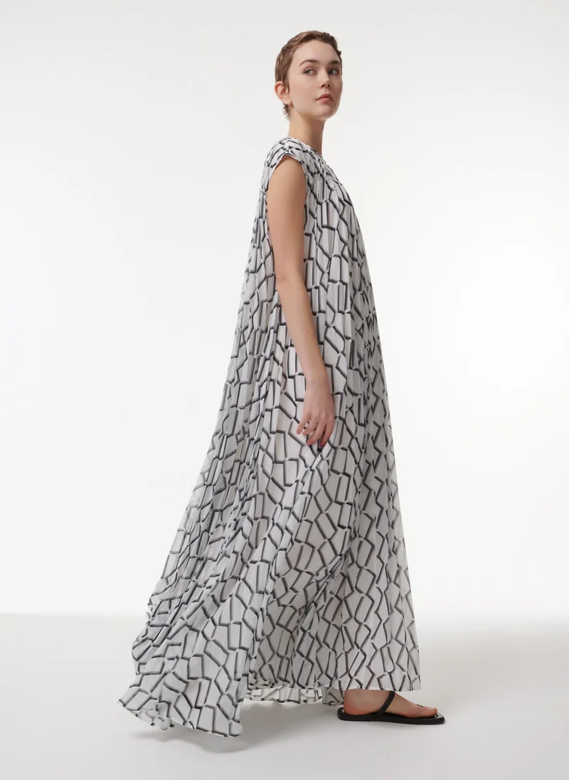 ليم قفطان بنقشة هندسية مزينة بالثنيات - الإصدار الطويل