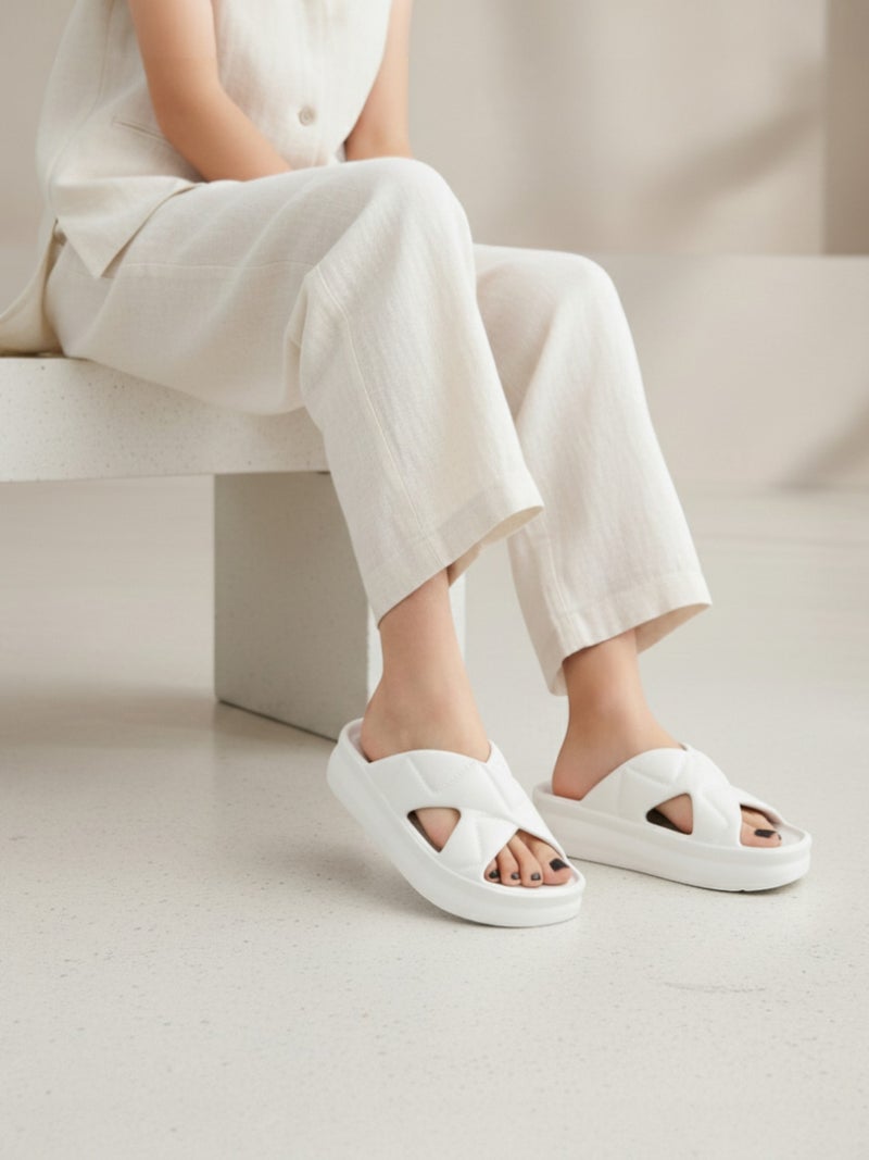 SVAAR صندل سفاار النسائي الناعم ذو المنصة خفيف الوزن وسهل الارتداء مع أحزمة متقاطعة مبطنة - Image 2