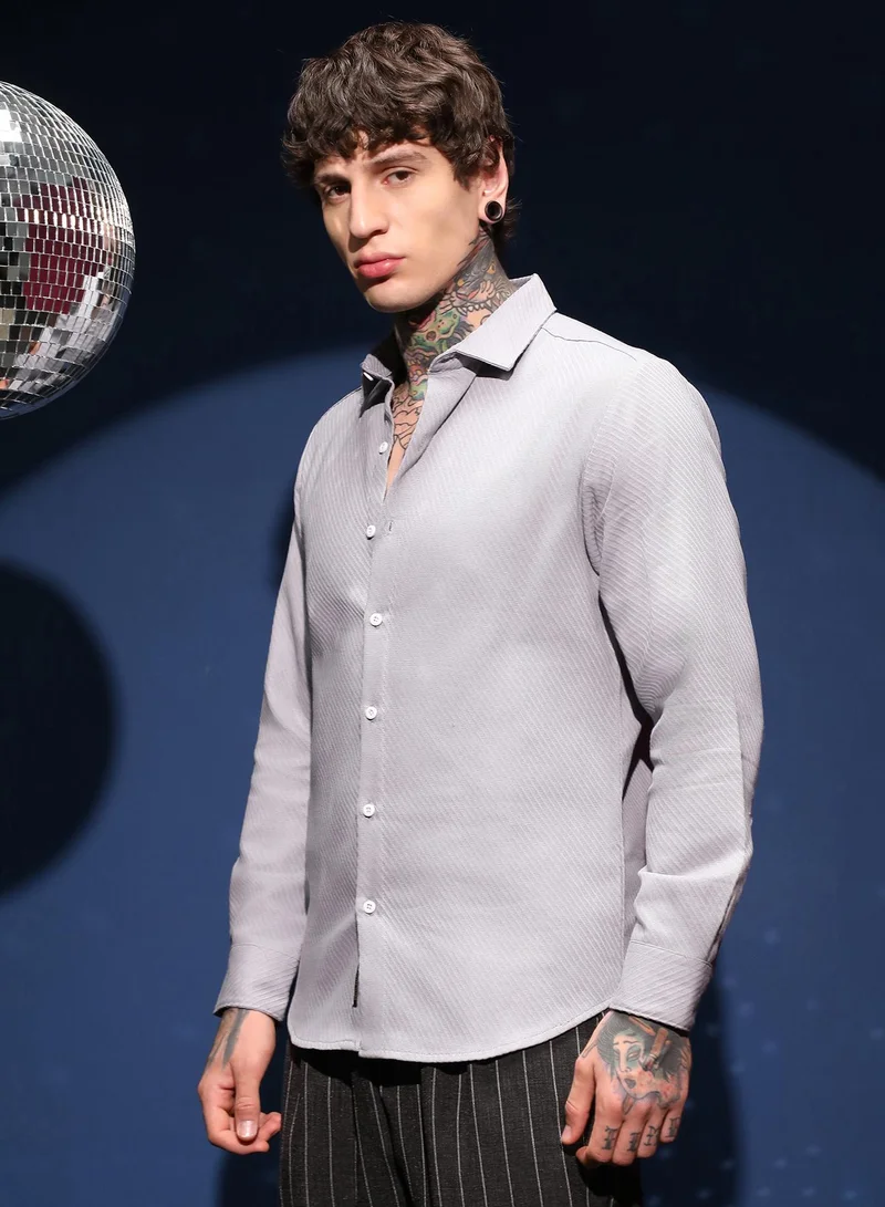 Campus Sutra Men's Coin Grey Slanted-Trough Shirt For Casual Wear | Spread Collar | Long Cuffed Sleeves | Button Closure | Shirt Crafted With Comfort Fit For Everyday Wear