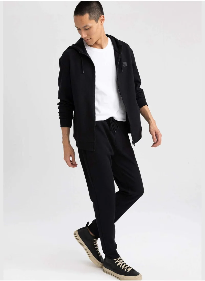 ديفاكتو Man Slim Fit Knitted Trousers