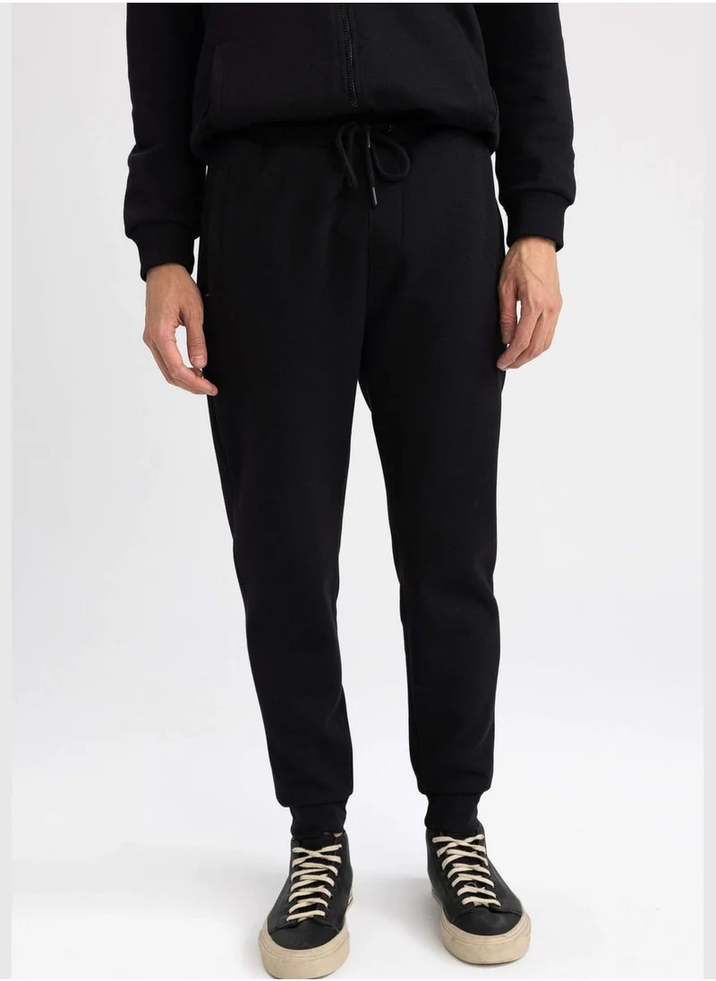 ديفاكتو Man Slim Fit Knitted Trousers