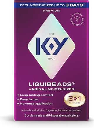 sohilda qizlari bilan yalangoch ayollar