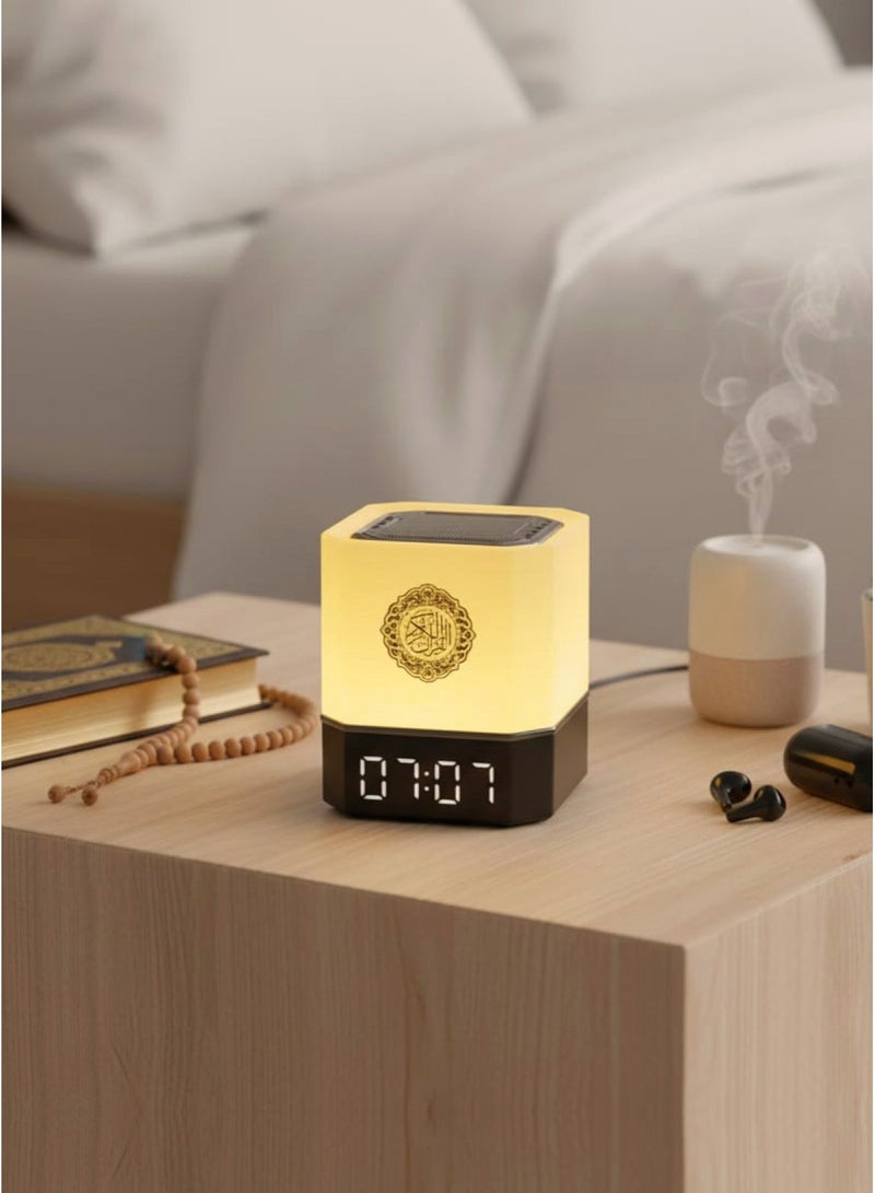 سكوير مكبر صوت صغير بتقنية البلوتوث الذكي ثلاثي الأبعاد مع مصباح LED، يحتوي على 7 ألوان للإضاءة، تحكم عن بعد، ذاكرة مدمجة لتخزين القرآن الكريم والأدعية، استماع للقرآن بصوت مشاهير القراء، بطارية قوية وسريعة الشحن - Image 2