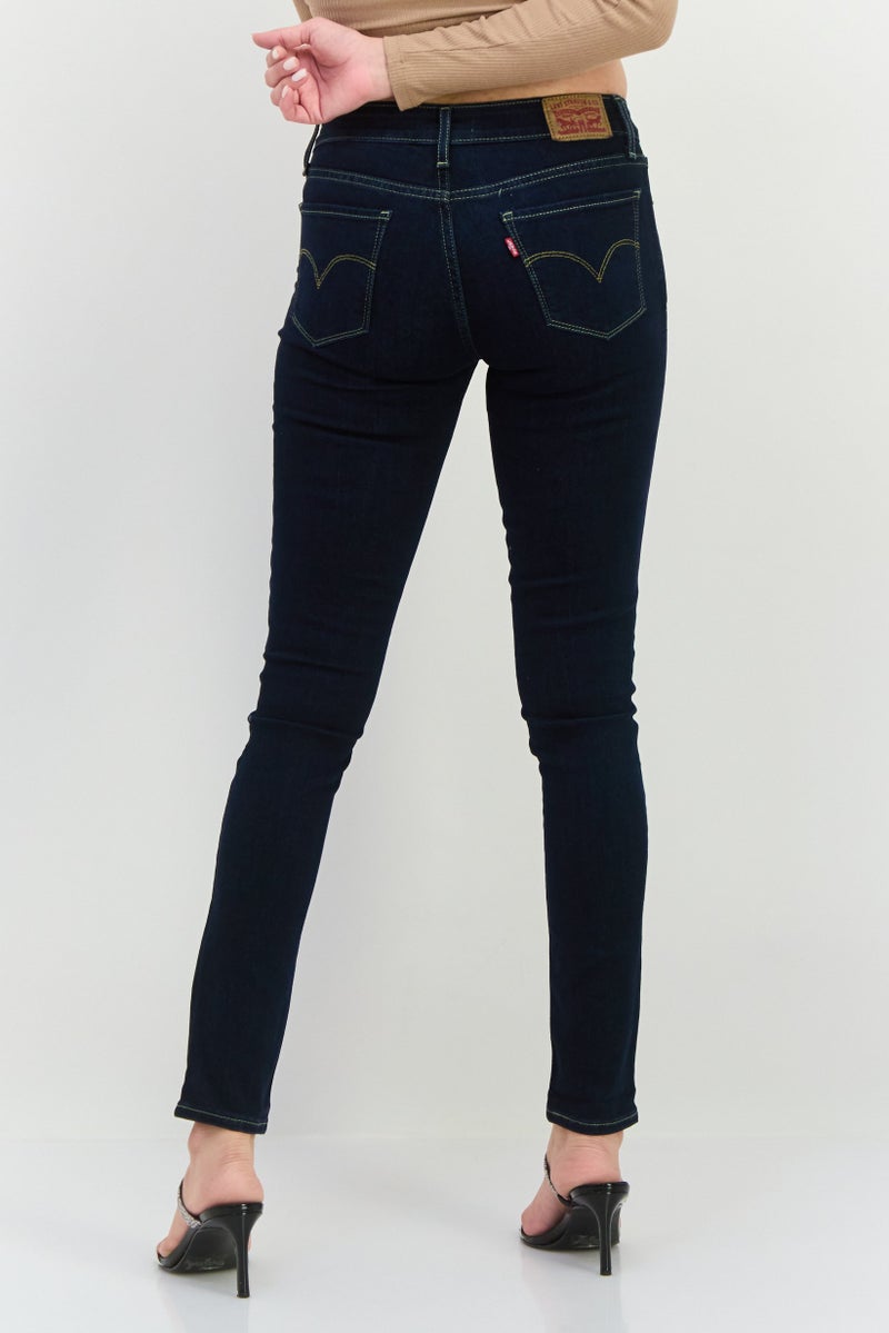 Levi's جينز دنيم ضيق للنساء، قابل للتمدد، لون أزرق داكن - Image 3