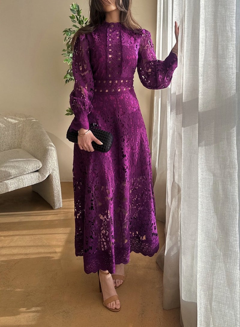 ميرين فستان ماكسي من الدانتيل الأرجواني برقبة وهمية وأكمام طويلة منتفخة  - Image 1