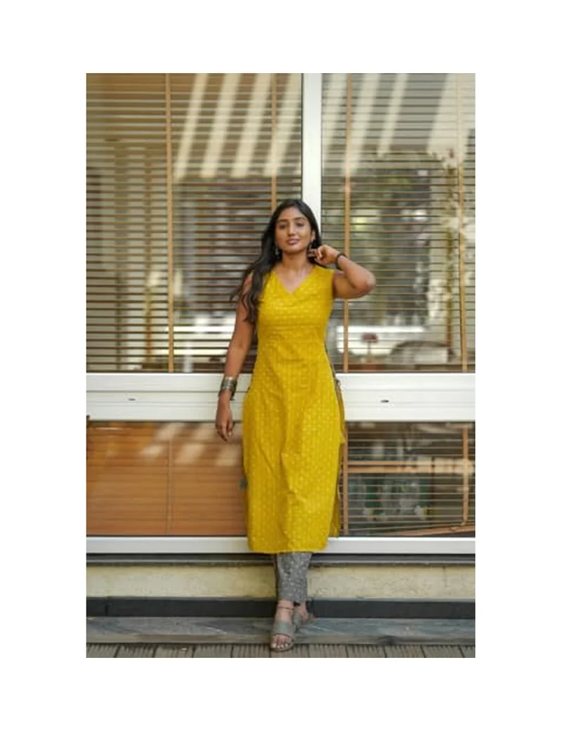 Gosriki GoSriKi Women's Rayon Viscose Straight Printed Kurta with Pant