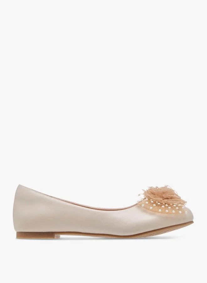 ليتل ميسي حذاء باليرينا مزين باللؤلؤ مع وردة مطرزة