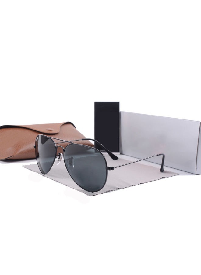 أفياتور النظارات الشمسية الكلاسيكية على طراز  نظارات شمسية مستقطبة إطار أسود مع عدسات الأشعة فوق البنفسجية - Image 1