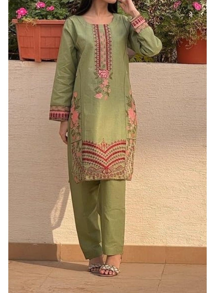 وينشيلز طقم سلوار قميص باكستاني نسائي باللون الأخضر الزيتوني، يتكون من كورتا طويلة مطرزة بالزهور وبنطلون مطابق من قطن كامبريك الفاخر - مقاس متوسط - Image 1