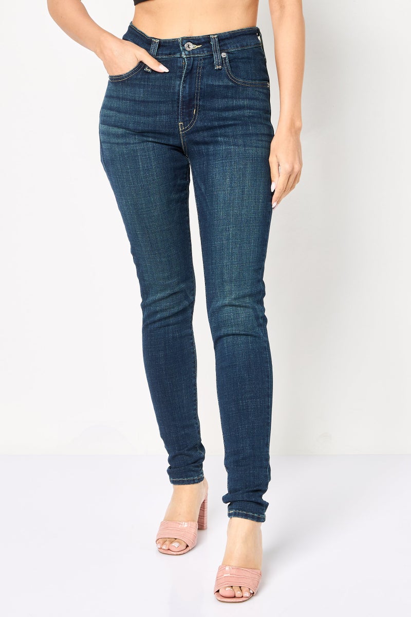 Levi's جينز ضيق للنساء، مغسول وقابل للتمدد، أزرق داكن - Image 1