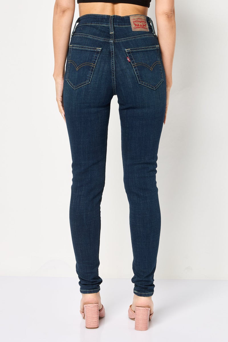 Levi's جينز ضيق للنساء، مغسول وقابل للتمدد، أزرق داكن - Image 4