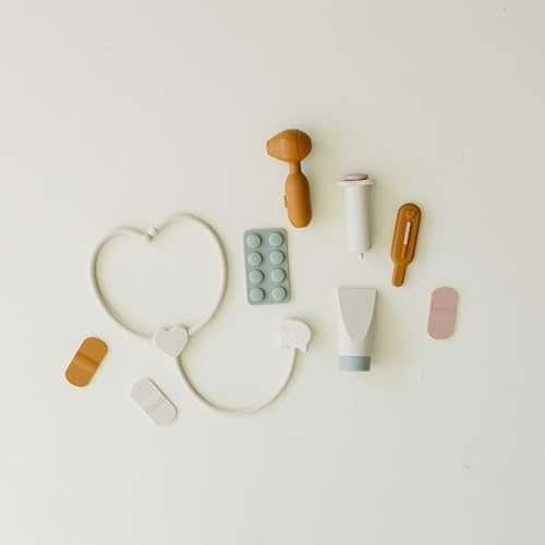 Marlowe & Co Silicone Pretend Play Doctor Kit for Children, 10 Piece Pretend Play Doctor and Vet Kit with Storage Bag - Image 3