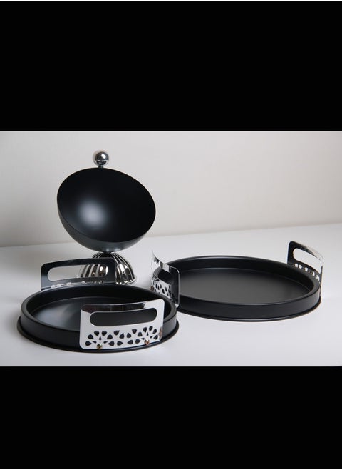 A set of trays and stands for sweets, cake, nuts and fruits add a charming touch to the elegance of your home.
