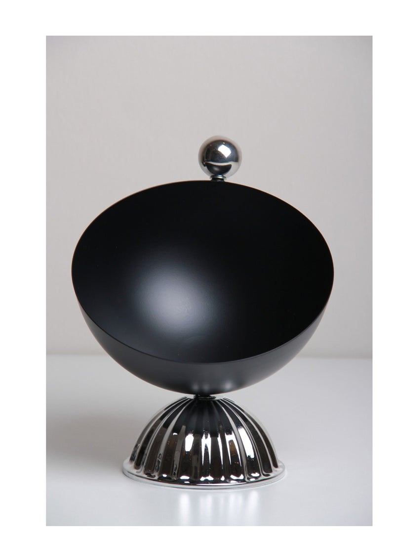 Generic - A set of trays and stands for sweets, cake, nuts and fruits add a charming touch to the elegance of your home. - Image 1