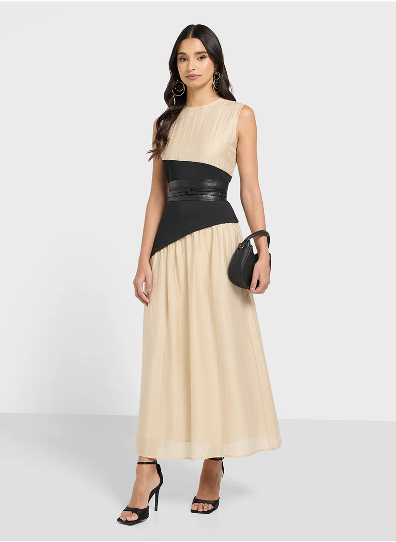 ايلا Sleeveless Colorblock Dress