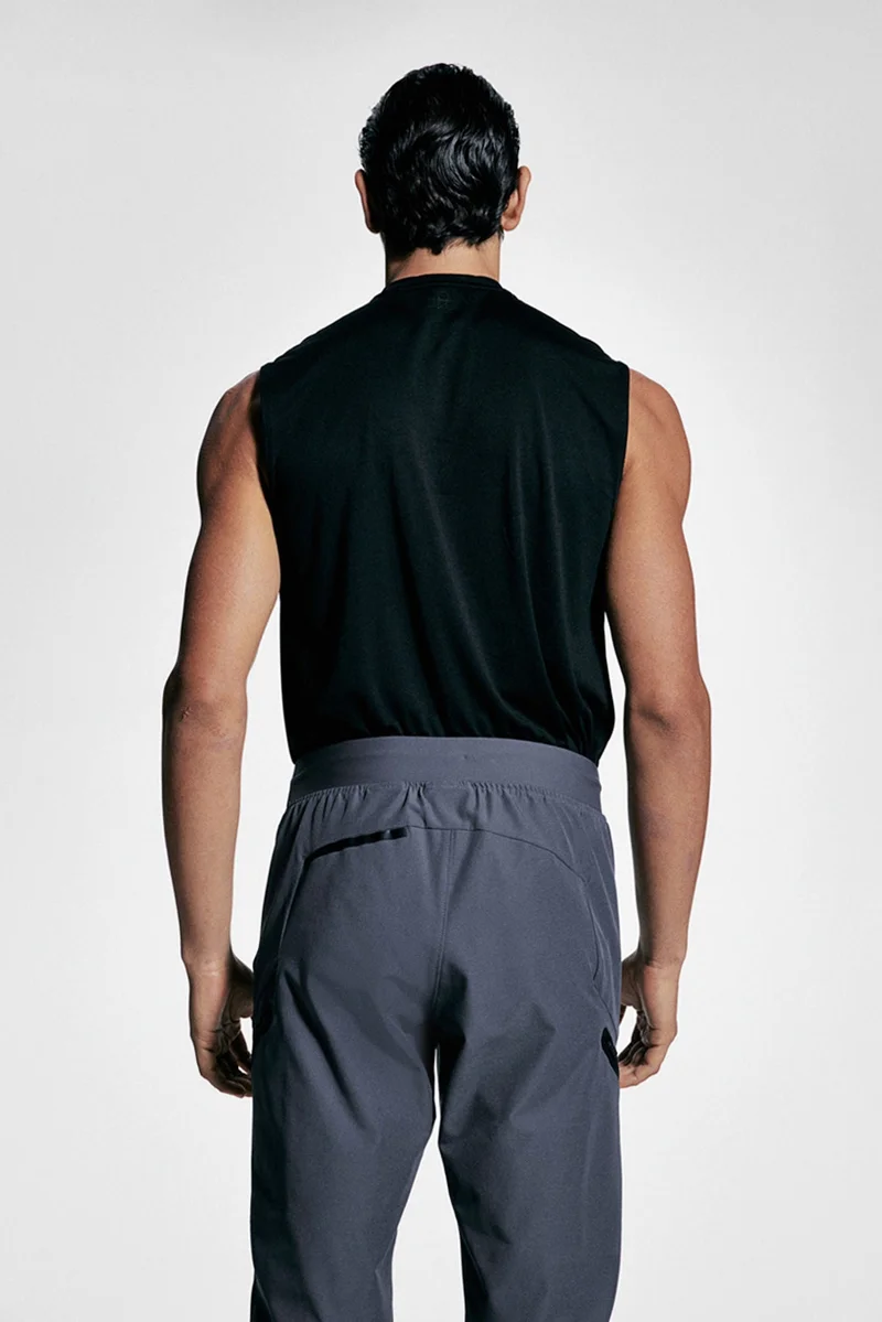 اتش اند ام بنطلون رياضي بقصّة ضيقة من مسيج دراي موف