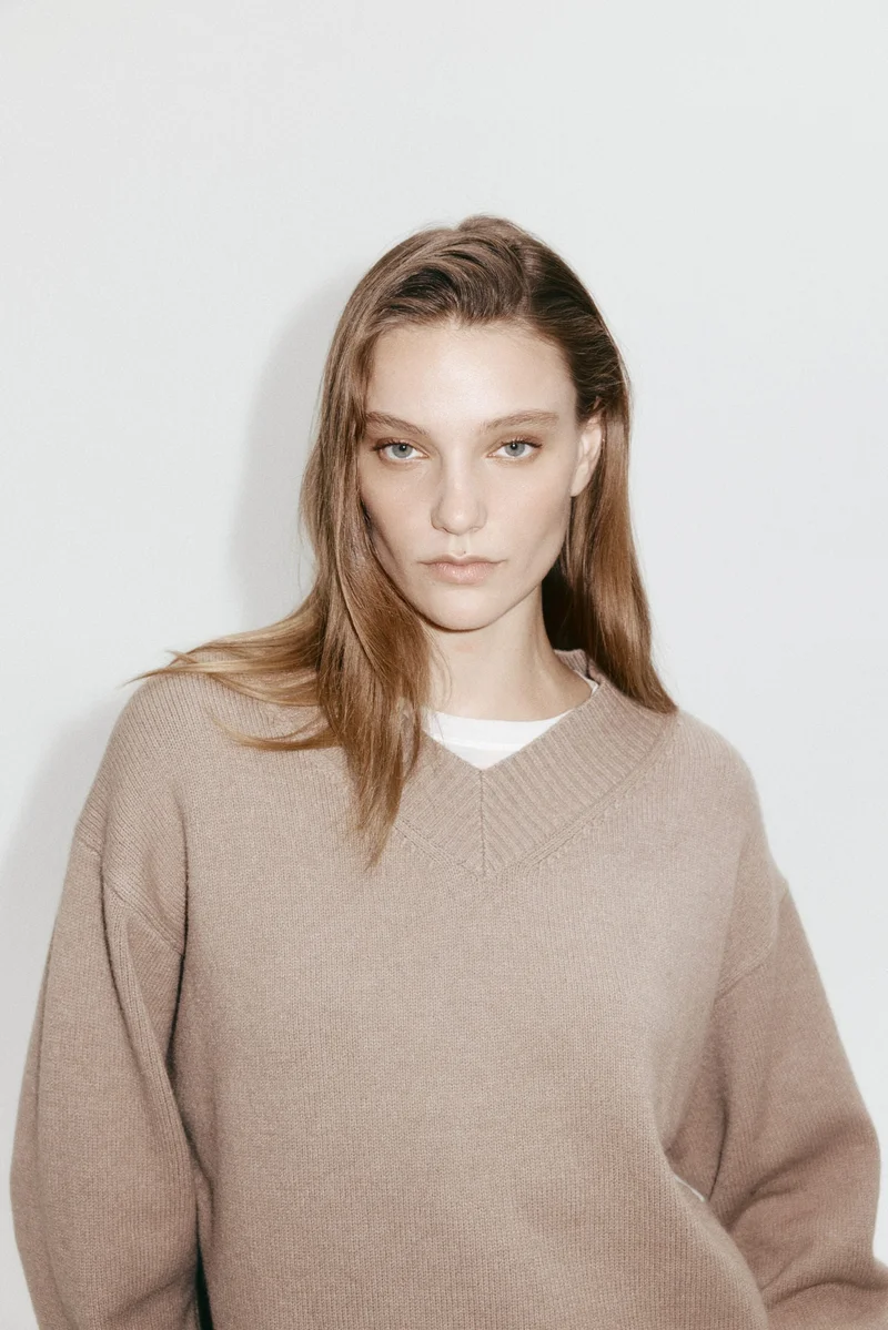 اتش اند ام كنزة بقبة على شكل V